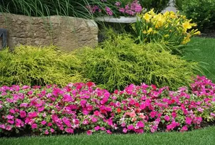 Simple flower bed designs flower garden ideas flowering gardening plants designs ideas pictures and diy plans